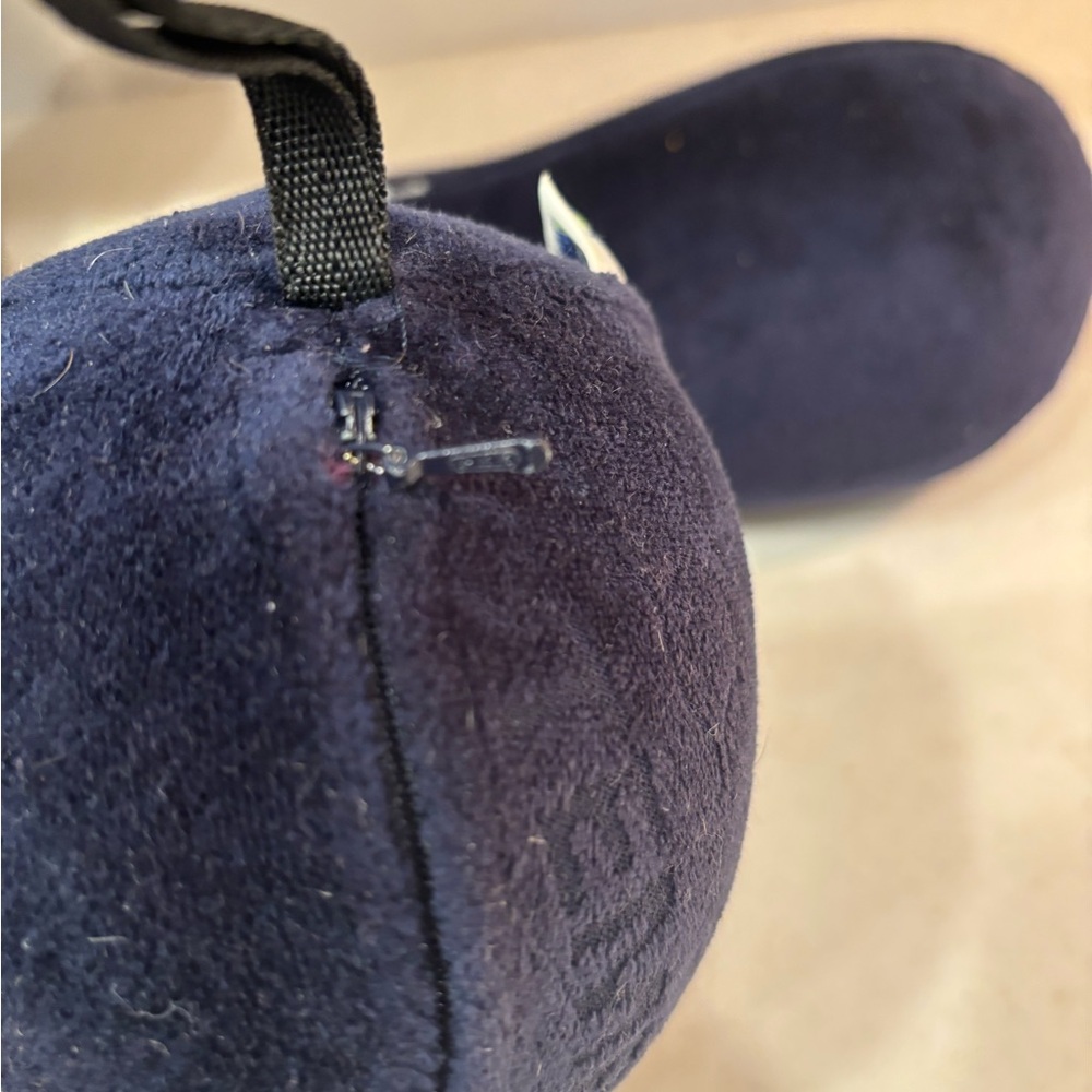 Tempur Pedic Navy Travel Pillow. - Picture 4 of 4